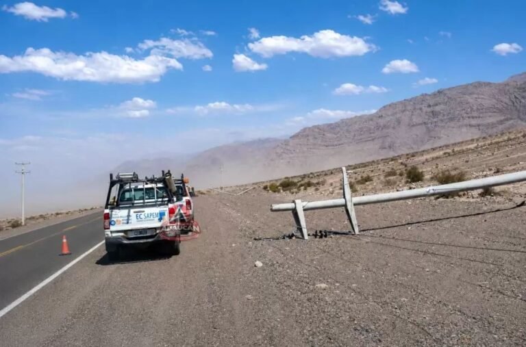 El Zonda provocó daños en el tendido eléctrico y dejó a Fiambalá sin energía