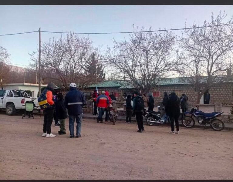 Familias de Cóndor Huasi reclaman respuestas por los fondos del comedor escolar