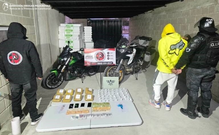 Dos detenidos y un importante secuestro de drogas tras allanamientos en la Capital
