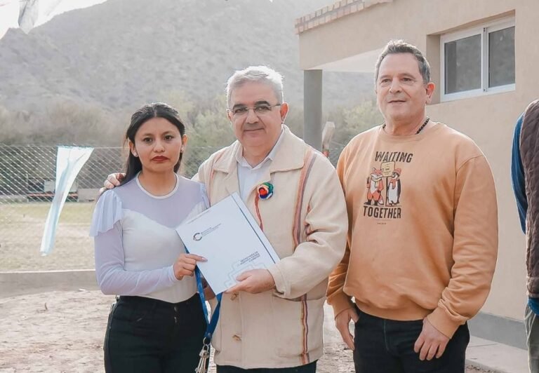 Santa María: entregaron 11 soluciones habitacionales a familias del departamento