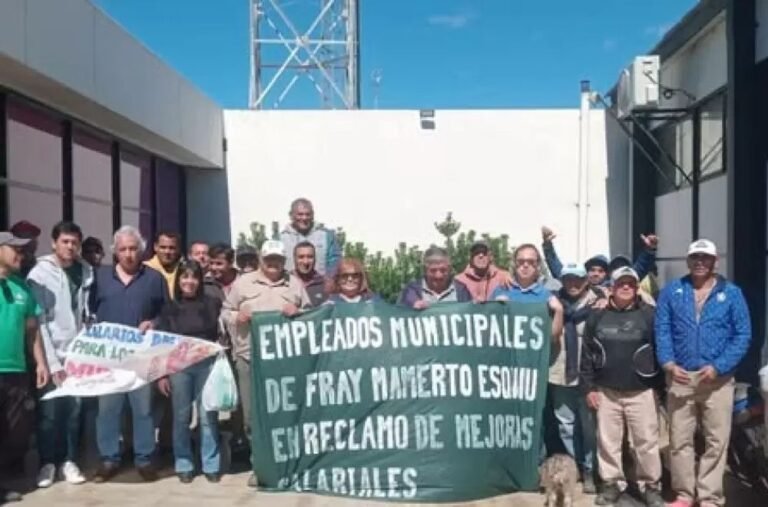Sin acuerdo, continúa el reclamo salarial de los municipales de Fray Mamerto Esquiú